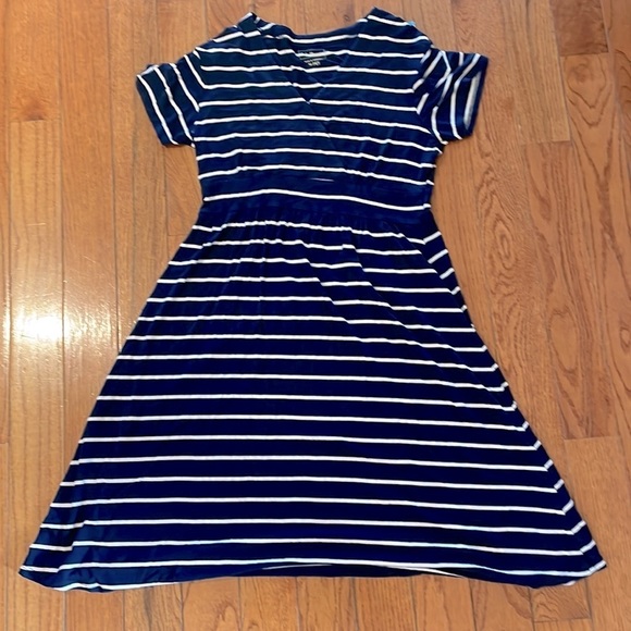 L.L. Bean Dresses & Skirts - 𝅺LL Bean Short Sleeve MIDI Navy/white Striped Dress M Petite